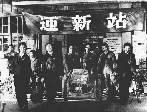 1978年春,北京大学迎来恢复高考后录取的第一批新生。 新华社发