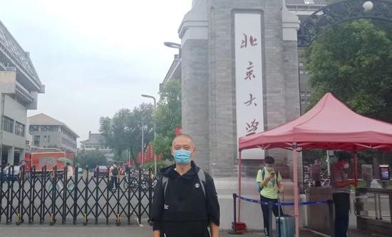 他又来北大了。这次,彭爸爸受邀参加北京大学2022国庆校园美食文化节