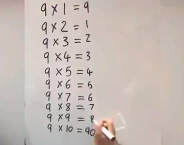 我:这怕不是个傻子吧…