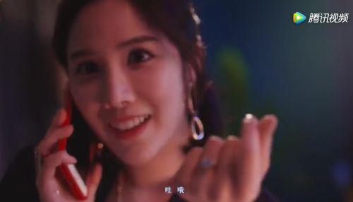 场景3 在母亲“逼婚”时,女玩家把游戏角色当成真实男友介绍给妈妈