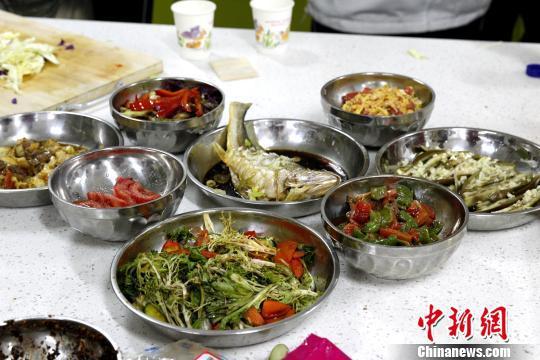 图为青海师范大学附属中学厨艺课同学们做出的菜品。 张海雯 摄