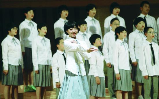 学生在进行诗朗诵。 摄/通讯员 周良