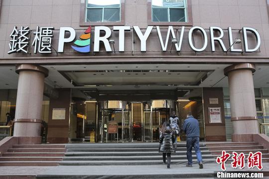 曾经的钱柜北京朝外店,已于2015年2月停止营业。 中新社发 熊然 摄