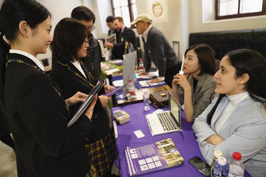 纽约大学招生官为学生答疑