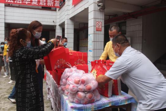 爱心企业赠送的礼品
