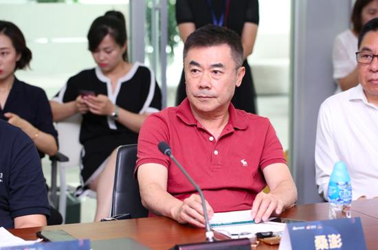 北京留学行业协会会长桑澎聆听企业观点