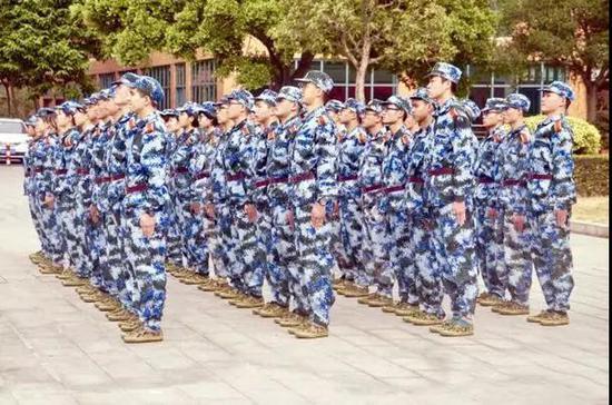 华南理工大学2017级军训 图片来源:华南理工大学官网