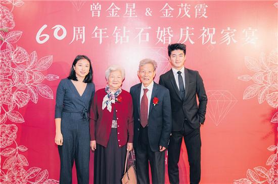 曾永革的孩子Arnaud(右)、Claire(左)在爷爷、奶奶的“钻石婚”庆祝家宴上(图片来源:曾永革 摄)