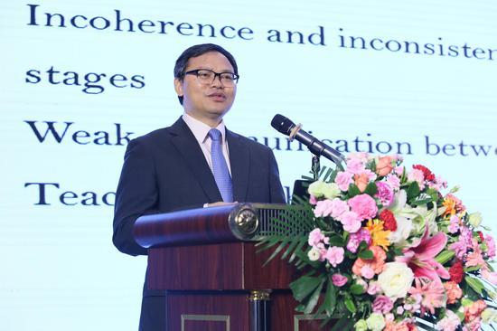 广东外语外贸大学副校长刘建达在 “新方向” 研讨会华南专场(广州)介绍量表发布的积极影响