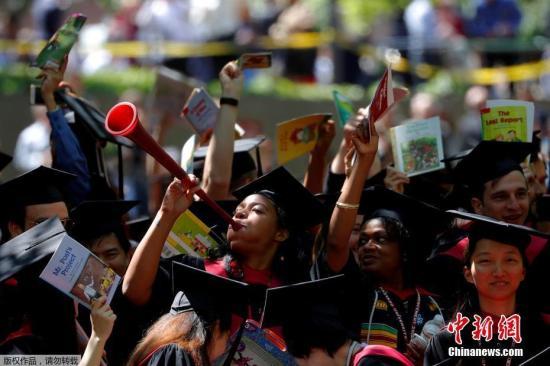 当地时间2018年5月24日,美国马萨诸塞州,哈佛大学举行毕业典礼。