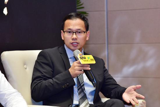 环球出国集团副总经理陈仁桥