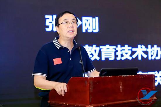 中国教育技术协会常务副会长、虚拟现实教育联盟秘书长 张少刚