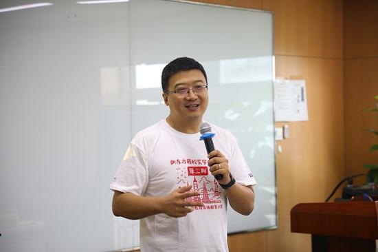 新东方国外考试推广管理中心总经理刘烁炀致辞