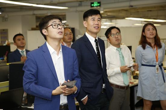 各位名师顾问在高顿(上海)总部参观