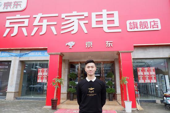 店主宋江,这是他的第四家京东家电旗舰店。