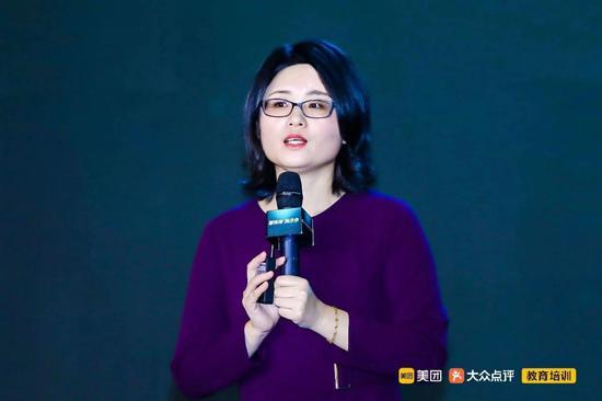 美团点评教育培训业务负责人李亦兰发表主题演讲