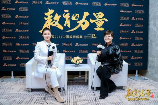 小新星阅美乐项目总监 叶盛岚(右)