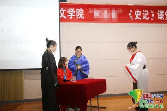 图为《史记》课堂剧表演现场。受访者供图