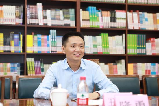 巴蜀中学校长王国华就项目发表看法