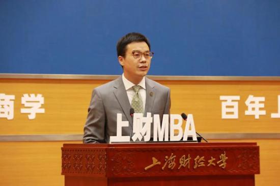 商学院常务副院长、MBA中心主任魏航致辞