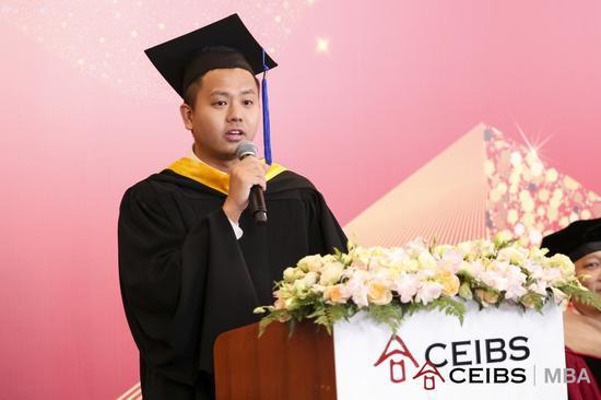 毕业生代表童济在线发言