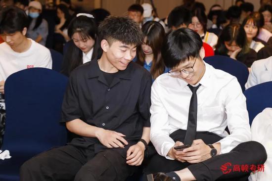 现场抽奖送kindle和iPad
