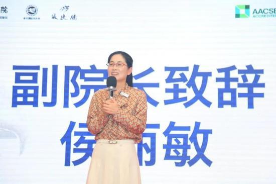 商学院副院长侯丽敏老师致辞