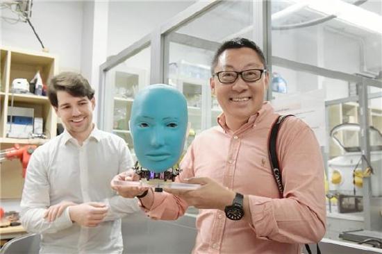 周成刚探访美国哥伦比亚大学AI实验室