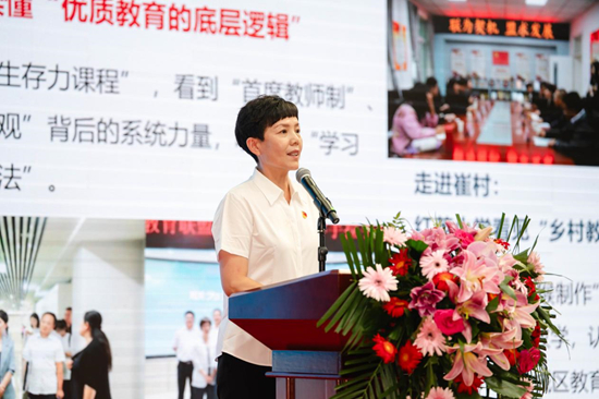 ▲崔村中心小学校长沈洪鹏
