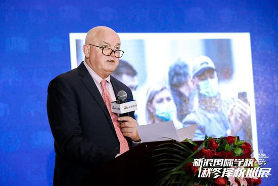 中育贝拉国际高中外方校长Joseph F.Doggett