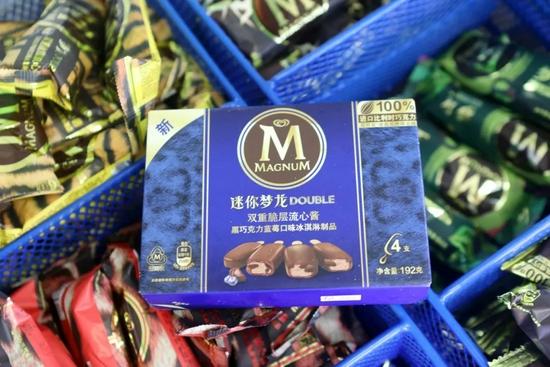 一根梦龙的零售价往往在10元以上。/图虫创意