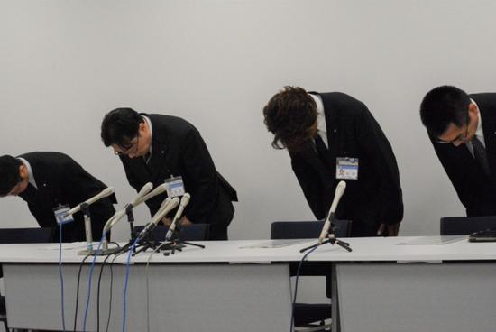 横滨市市教委6月26日召开记者会就事件道歉。图自日媒
