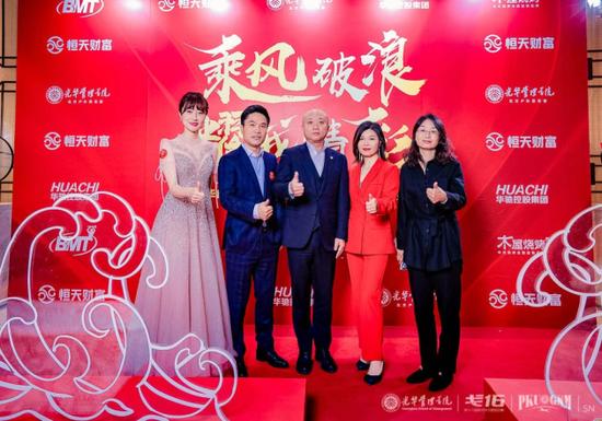 图:双方合影留念