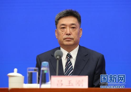 教育部基础教育司司长吕玉刚在发布会上。 国新网 图