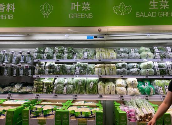 麦德龙PLUS会员店蔬菜区。图片拍摄:赵晓娟