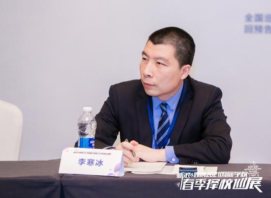 耀华国际教育学校烟台校区华籍校长李寒冰