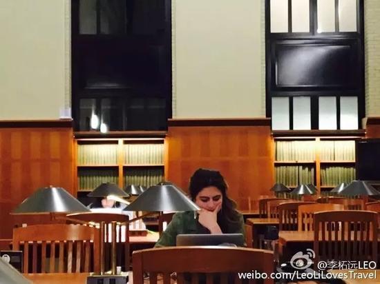 自习室此时人很少
