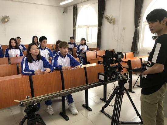 学生拍摄高考改编歌曲MV。受访者供图