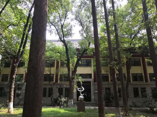 8号楼,现为国教院所在地。