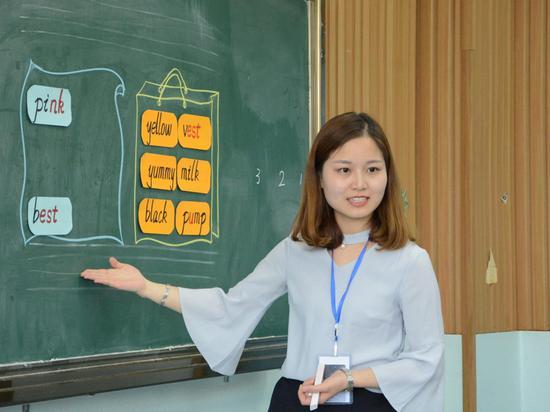 段密,成都市温江区嘉祥外国语小学英语教师