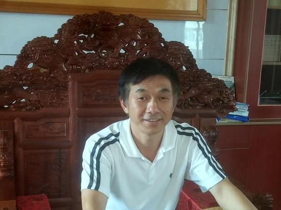 徐雁冰,江西鄱阳饶埠初级中学教师