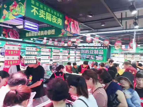 生鲜传奇的门店一角