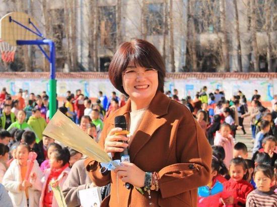内蒙古赤峰市红山区第十六小学校长关欣