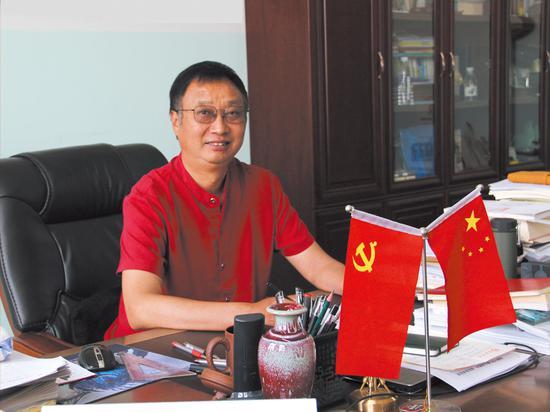 鹤壁市淇滨区福源中学校长王永福