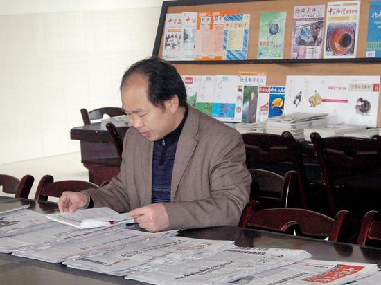 贵州黄平民族中学校长李小平