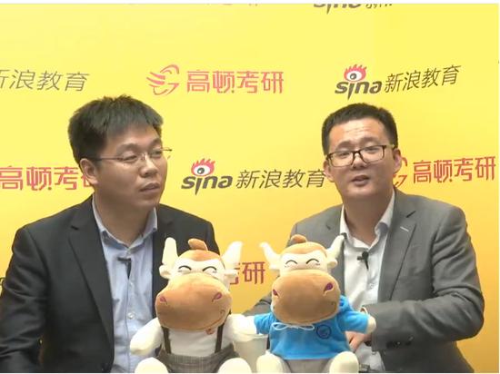 图为:高顿考研数学研究院院长尹春雷(左)高顿考研数学讲师小侯七(右)