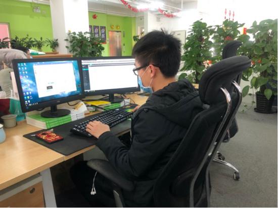 志鹏老师工作时照片
