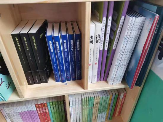 学校图书室已收到捐赠的书籍