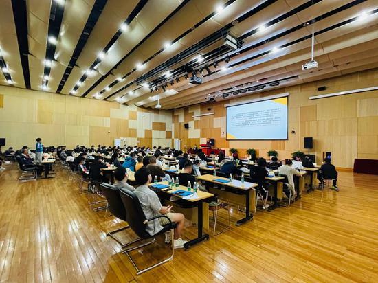 近200位家长与学生莅临现场