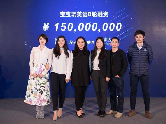 宝宝玩英语三位联合创始人与投资人代表共同揭晓B轮融资1.5亿人民币 (左起:宝宝玩英语联合创始人刘乙纤、张兰心、李红梅,山行资本创始合伙人徐诗、经纬中国投资董事牛立雄、腾讯投资分析师黄泽宇)